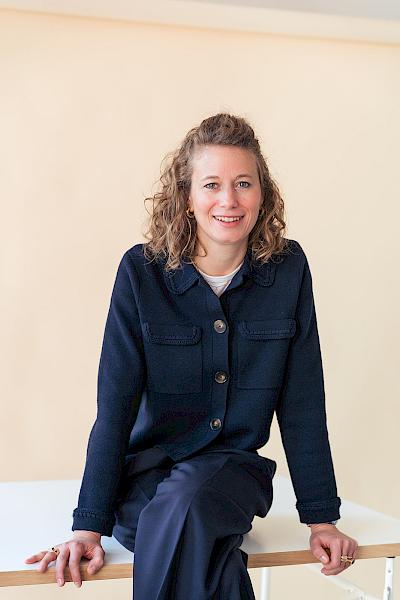 Louise Abel Close-Up